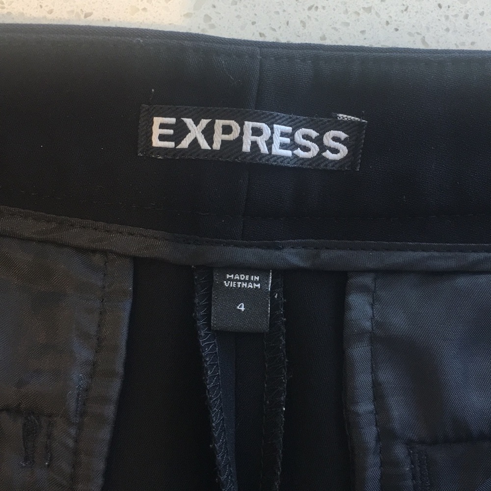 Express Shorts - Picture 6 of 8